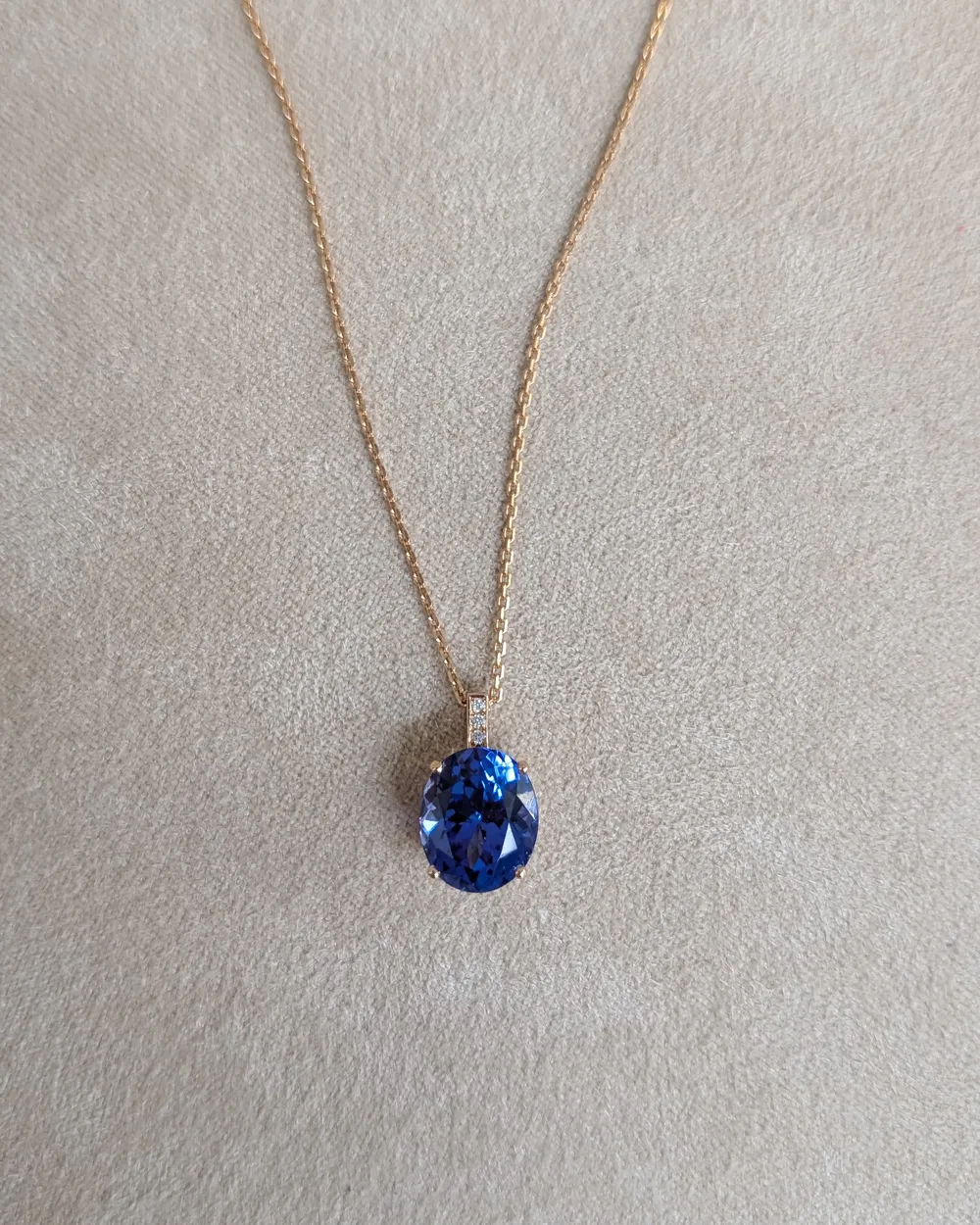 Pendentif ovale